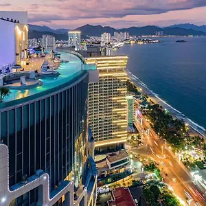 아파트 Panorama Beachfront, 나트랑